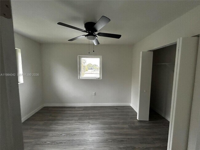 Building Photo - 4429 SW 21st St