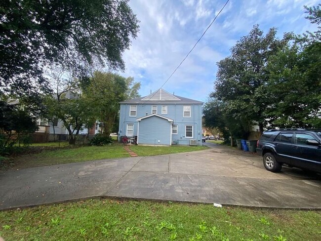 Building Photo - 2 Bed/1 Bath Duplex in the Heart of Shandon