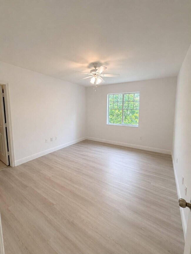 Building Photo - 6386 Emerald Dunes Dr