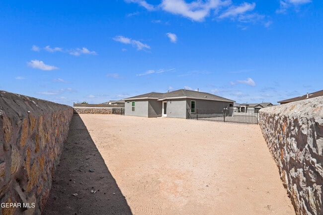 Building Photo - 1056 Nalito Beltran Pl