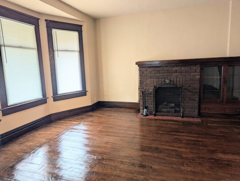 Building Photo - 2205 Highland Ave