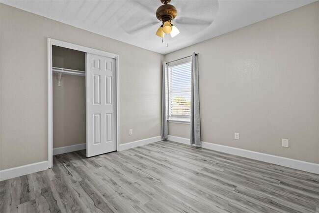 Building Photo - 303 Quail Hollow Dr