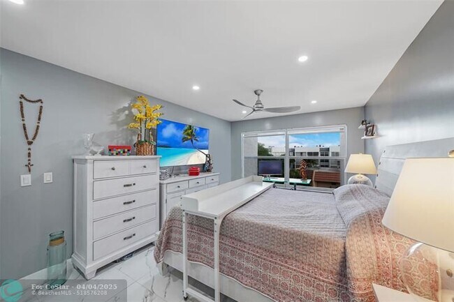 Building Photo - 6650 Royal Palm Blvd
