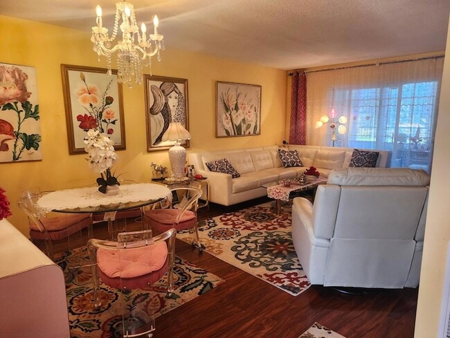 Building Photo - 2400 NE 1st Ln