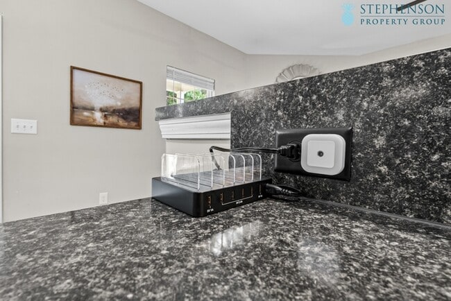Building Photo - Furnished Rental