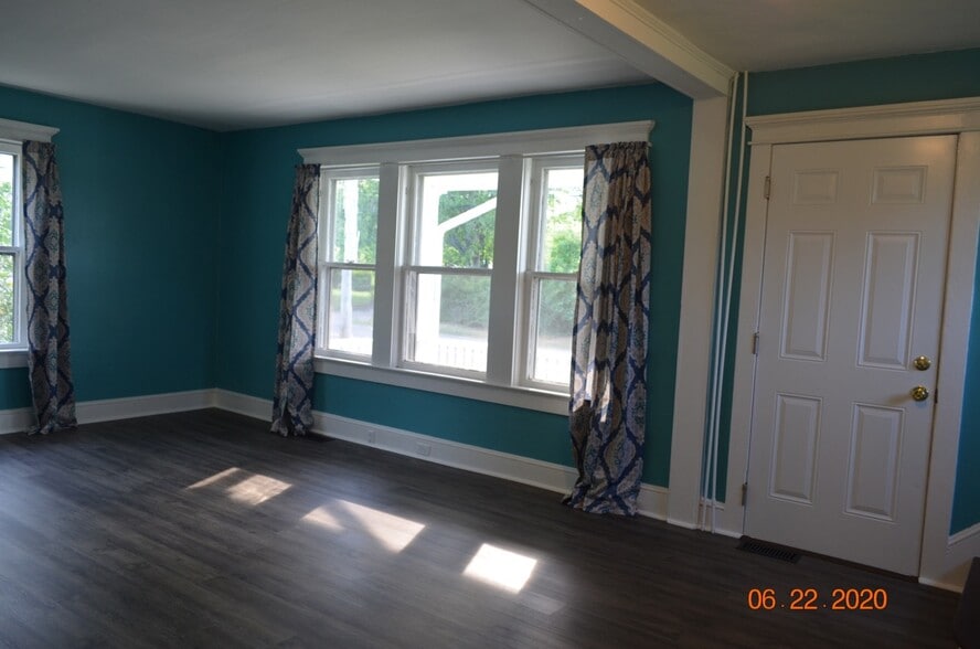 Living room - 48 Cedar Beach Rd
