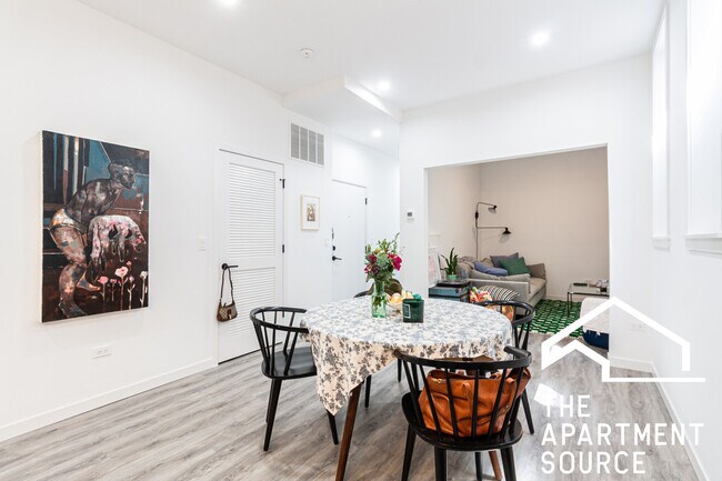 Building Photo - 2743 W Division St