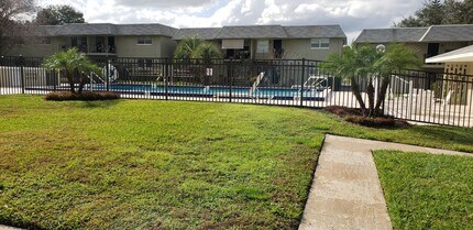 Building Photo - Cozy 2nd floor condo by Lake Underhill
