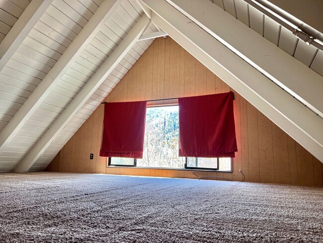 Building Photo - 6601 Lowry Ln
