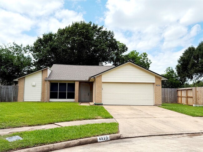 Building Photo - 4923 Kentwalk Dr