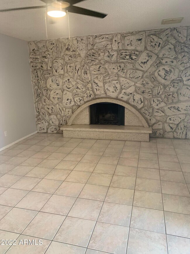 Building Photo - 4132 W Shangri La Rd