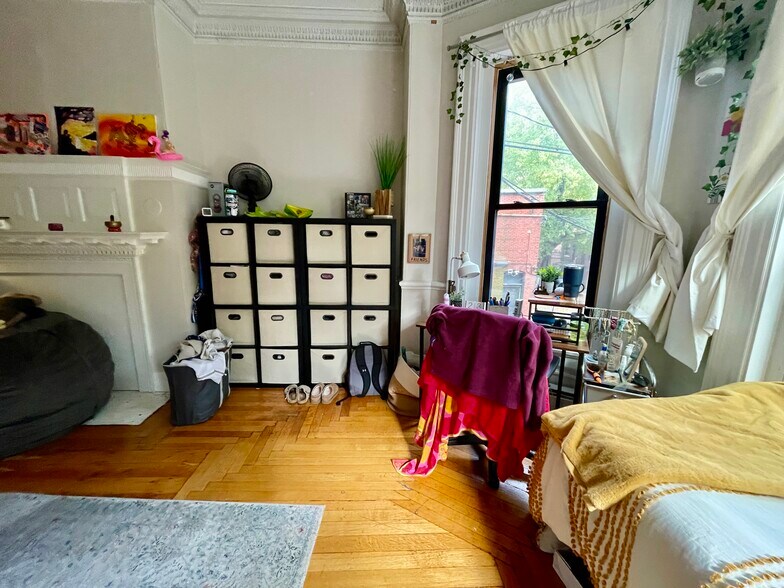 Building Photo - 42 Fenway