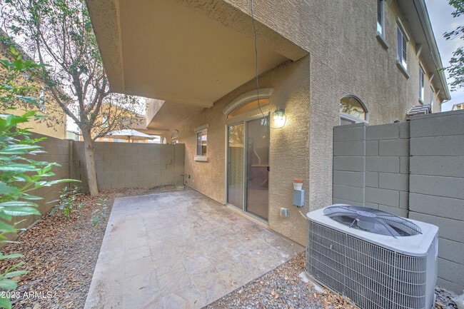 Building Photo - 2150 W Alameda Rd