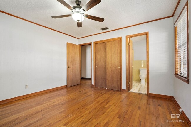 Building Photo - 30045 Wayside Dr