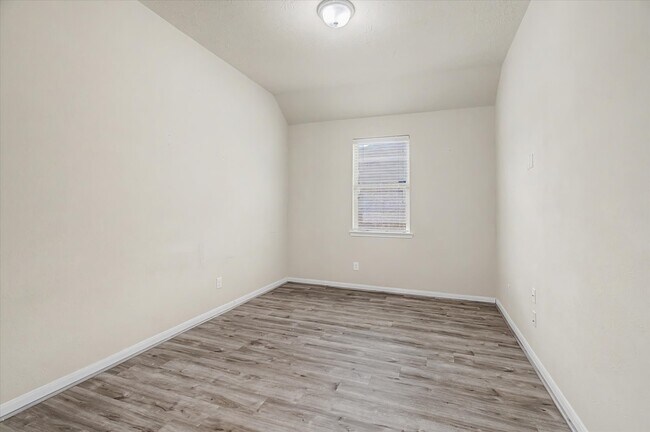 Building Photo - 3834 Raintree Village Dr