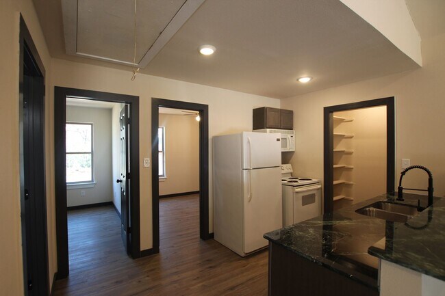 Building Photo - Spur 164 Units