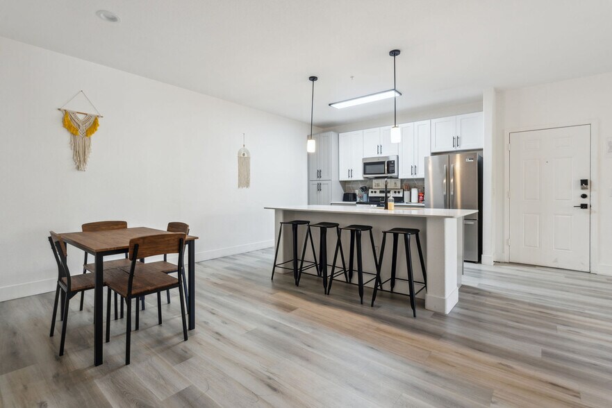 Building Photo - 6610 N 93rd Ave