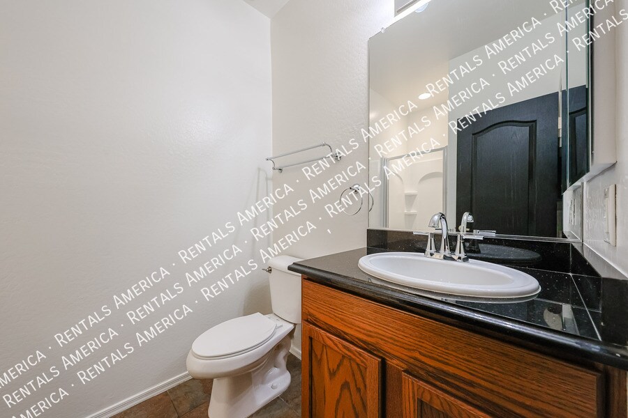 Building Photo - 43608 Caven Dr