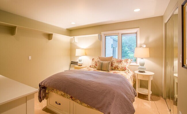 Building Photo - 4 Bed 3.5 Bath Carolyn Heights Home W/Stunning Finishes & Ideal Outdoor Space!  Option for Early ...