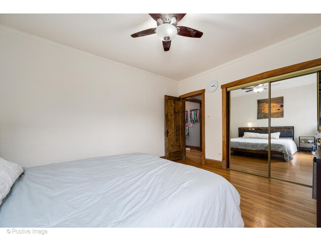 Building Photo - 1462 W Warner Ave