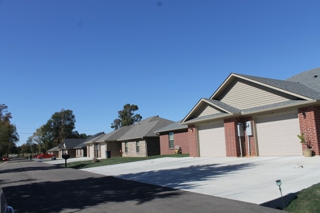 Primary Photo - Arnold Circle Duplexes