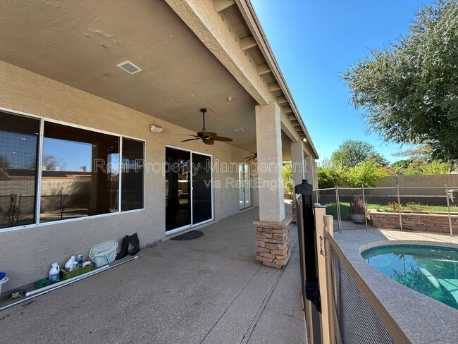 Building Photo - 774 E Maria Ln