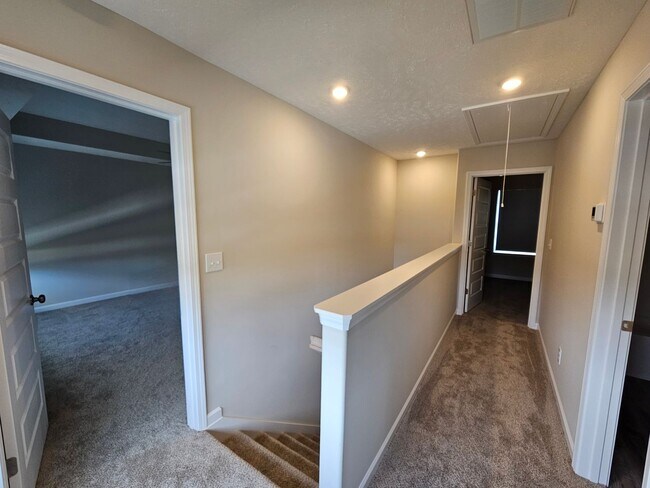 Building Photo - Beautiful Home in Newer Manchester Neighborhood