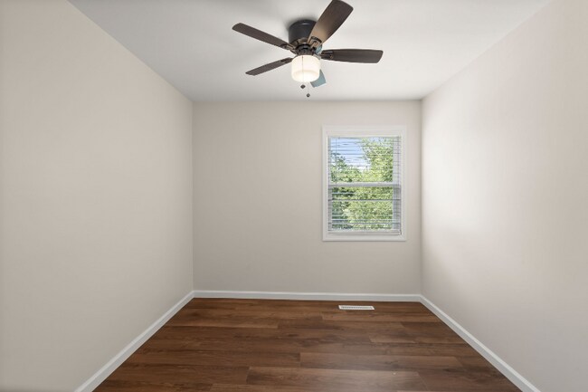 Building Photo - 2720 N Oakridge Cir