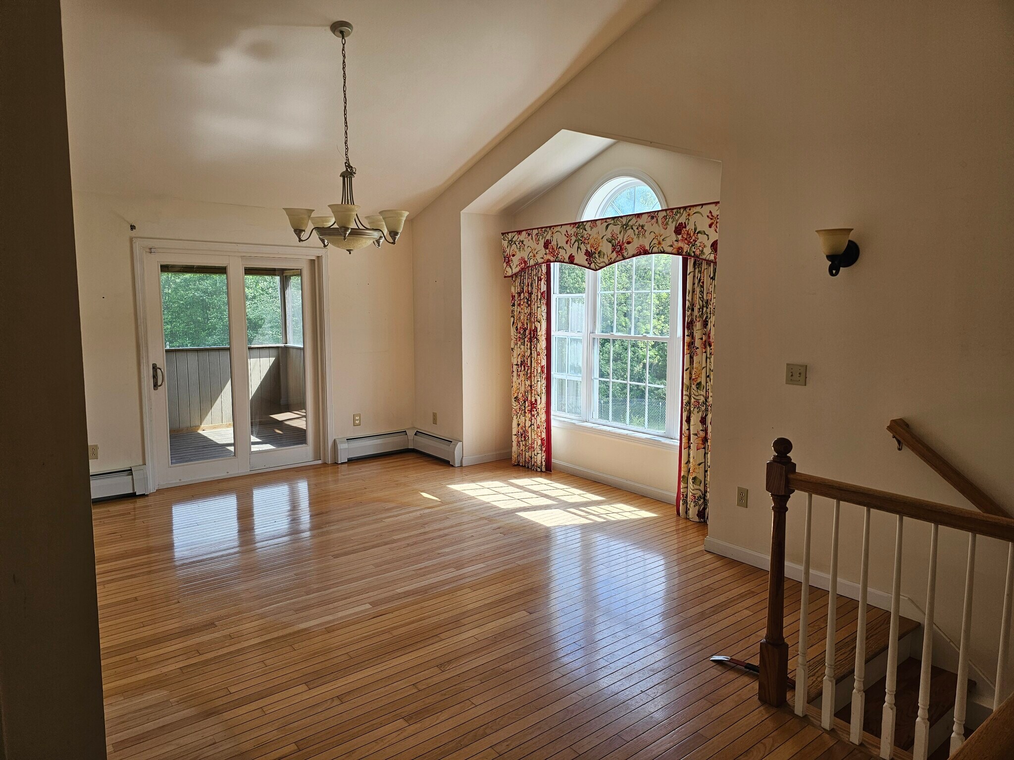 Building Photo - 585 High St