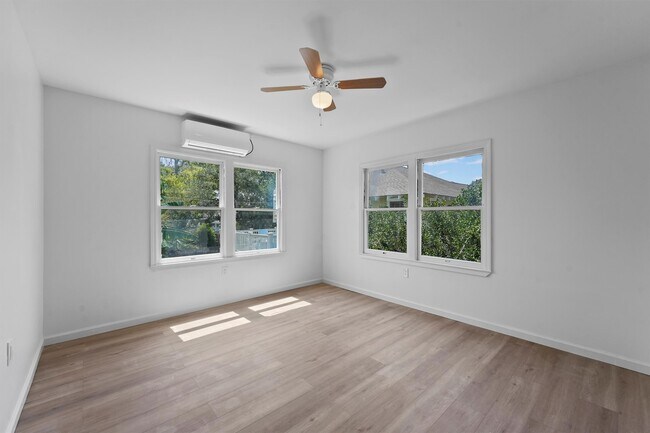 Building Photo - 3811 Ursuline St
