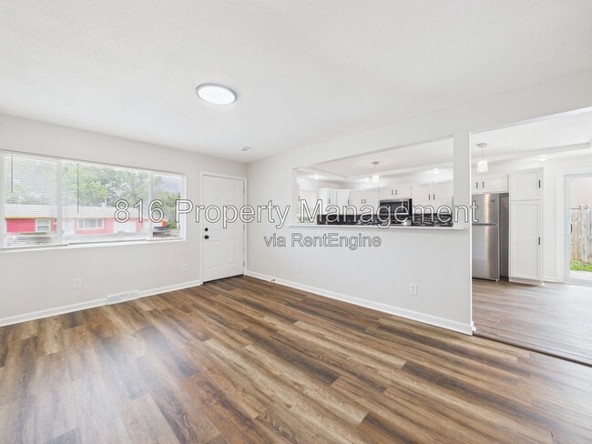 Building Photo - 9109 E 44th St