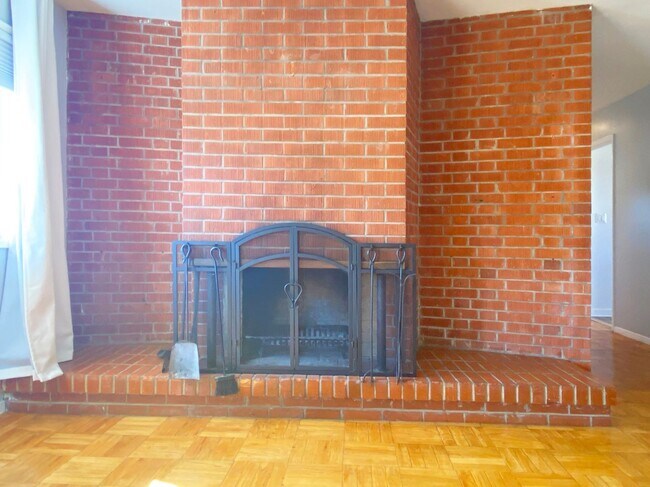 Building Photo - Charming Single Level 3 Bedroom in Adair V...