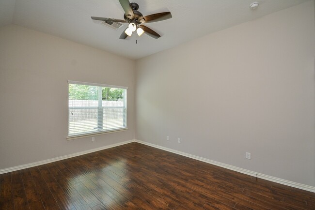 Building Photo - 6003 Hickory Hollow Dr