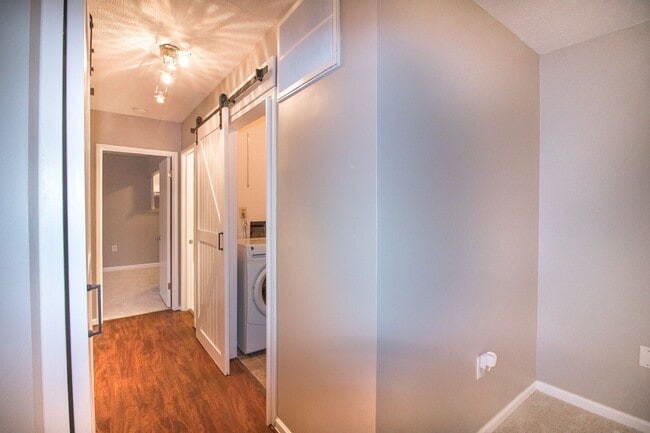 Building Photo - Upgraded & Spacious Condo in the Heart of ...