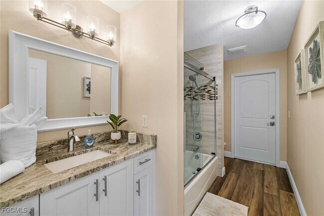 Building Photo - 2307 SW 40th St