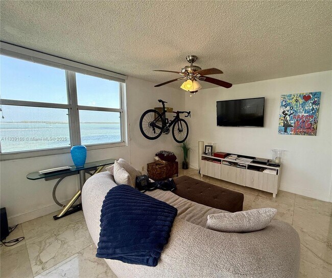 Building Photo - 770 Claughton Island Dr