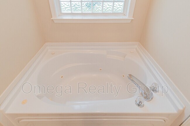 Building Photo - 686 Old Cahaba Dr