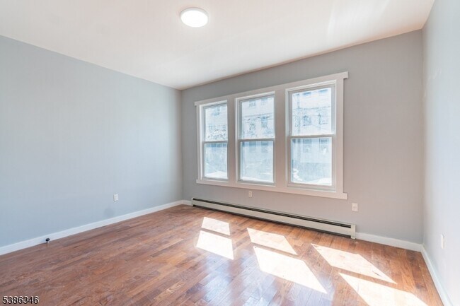 Building Photo - 43 Tillinghast St