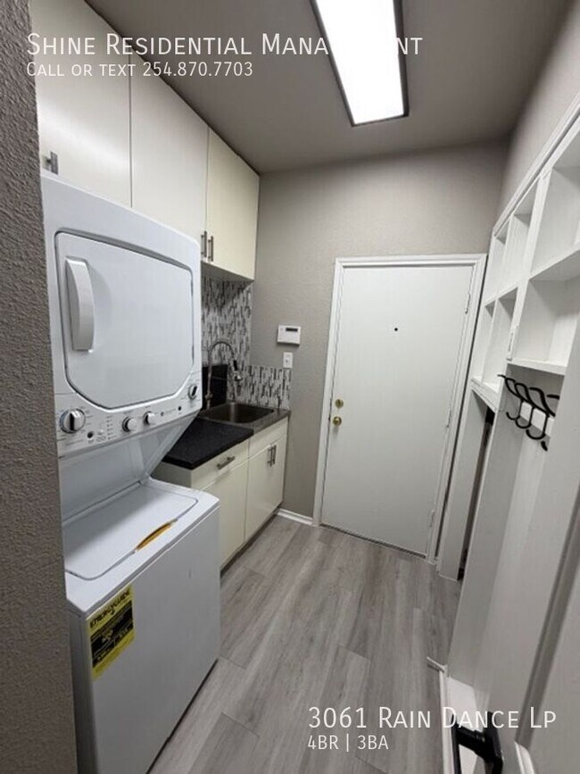 Building Photo - 3061 Rain Dance Loop