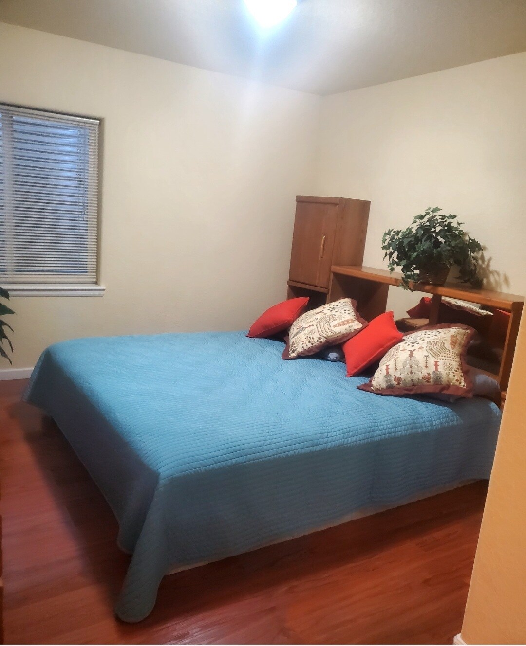 KING SIZE BED - 3223 E 102nd Ave