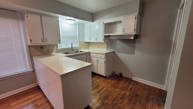 Building Photo - 2556 Thomas st