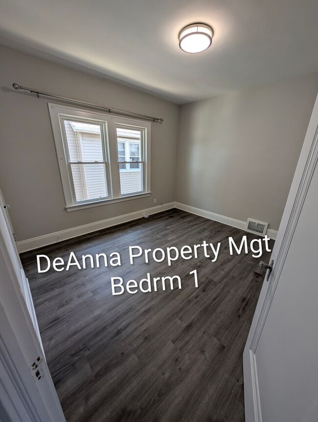 Building Photo - Westpark- 2 Bedroom Duplex