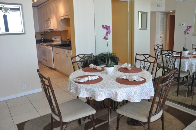 Building Photo - 601 1st St