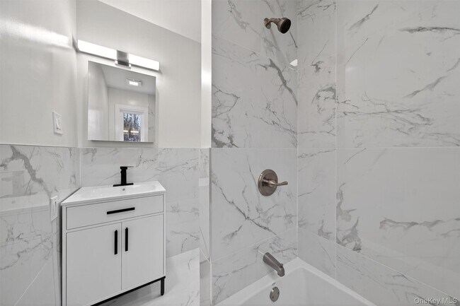 Building Photo - 303 Main St