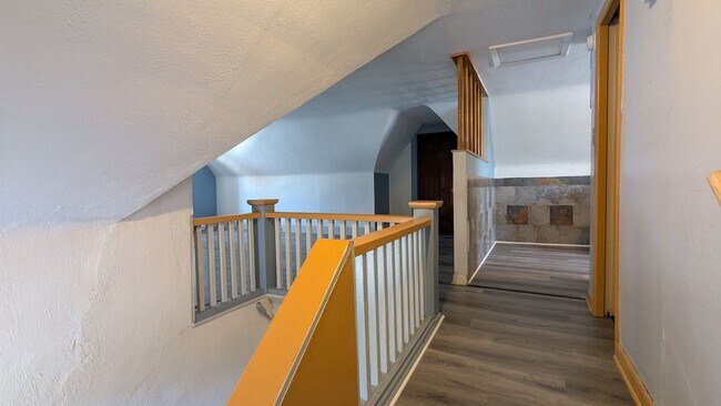 Building Photo - Prime Living: Unmatched Apartment in Canto...