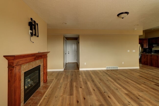 Building Photo - Traverse Mountain Pet Friendly Home.