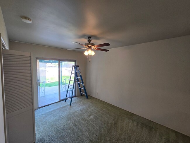 Building Photo - Classic 3 Bed, 2 Bath Home on Large Lot