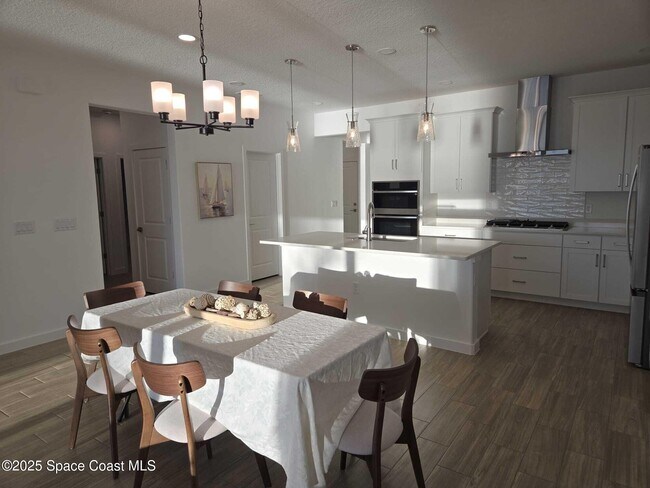 Building Photo - 3055 Dampier Dr