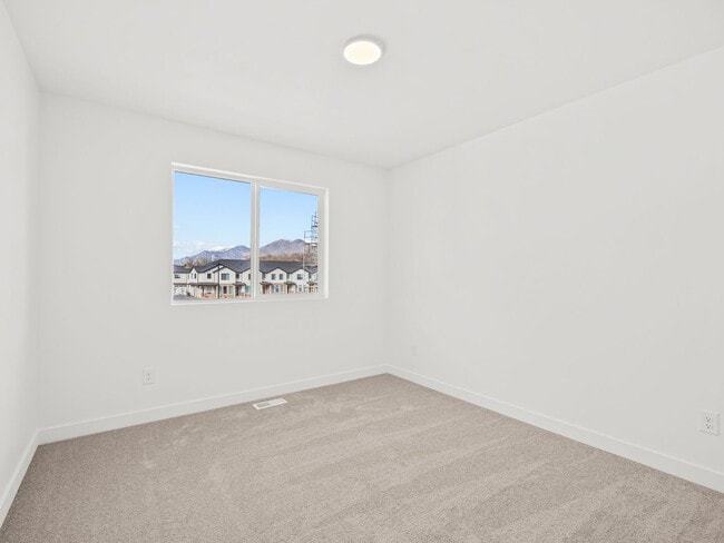 Building Photo - Beautiful 3-bedroom, 2.5-bath townhome