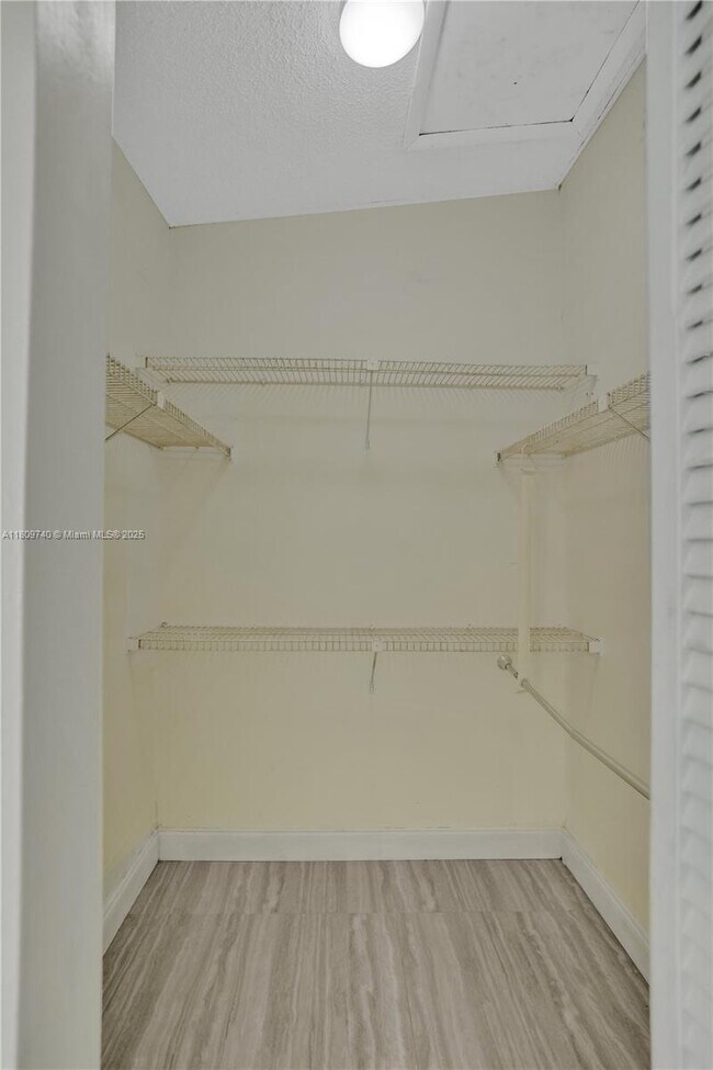Building Photo - 2529 NE 135th St